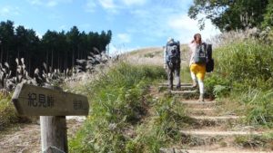 ススキ 岩湧山 山 バター コーヒー ゲスト かしもとゆか