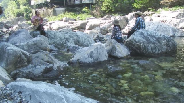 清流のみたらい渓谷でウクレレとアウトドアコーヒー