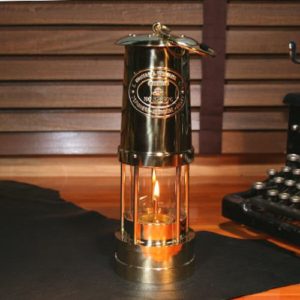 天空の城ラピュタでパズーが使っているランタンは？