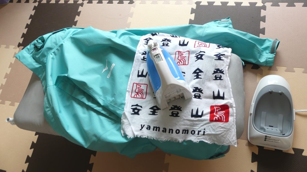 レインウェアに当て布をしてドライヤー