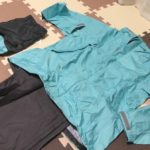 雨の日に自転車で幼稚園の送り迎えをする妻に登山用レインウェアを購入