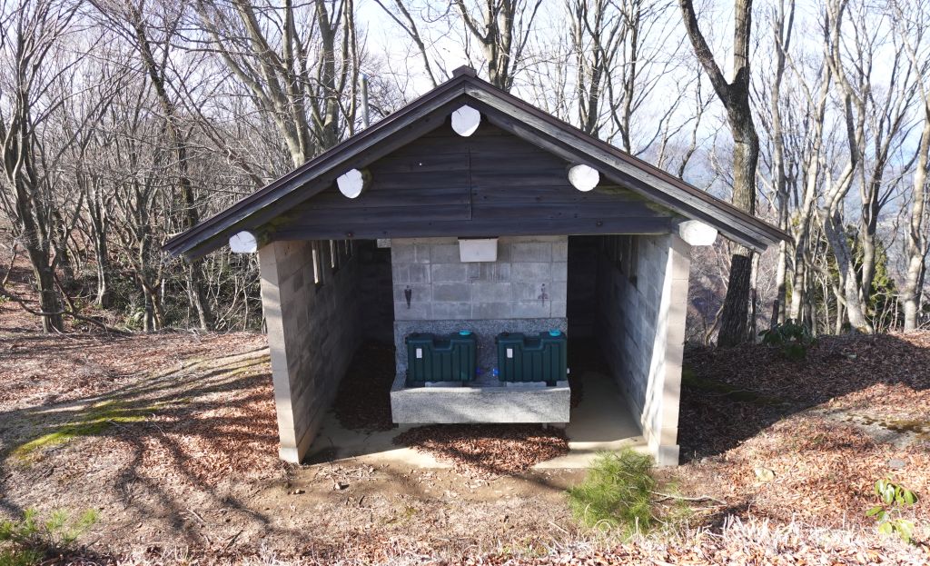 来日岳山頂トイレ