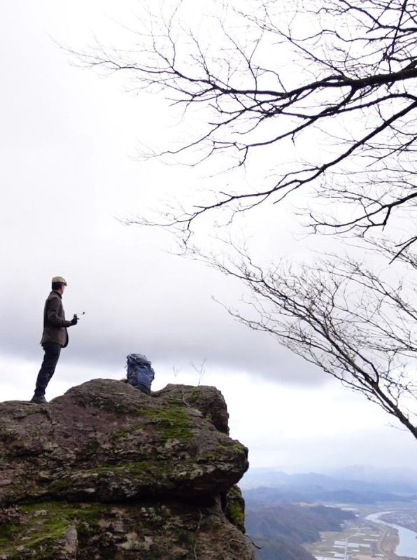 来日岳八畳岩の場所