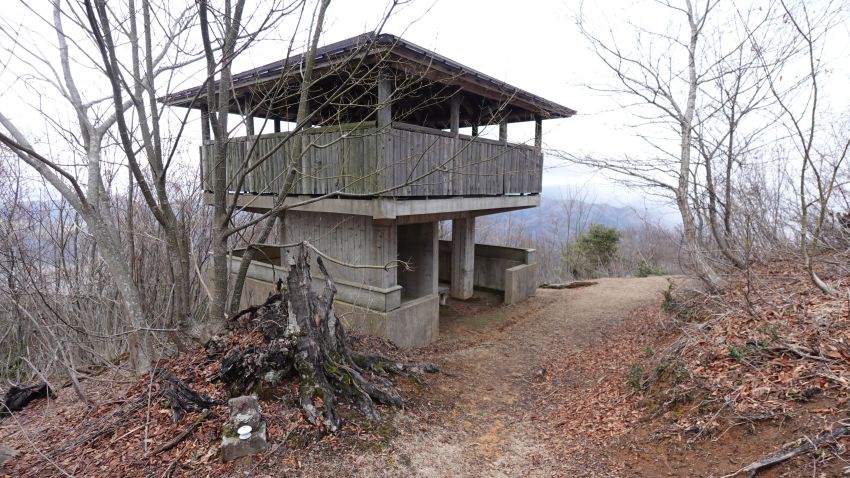 来日岳展望台から八畳岩