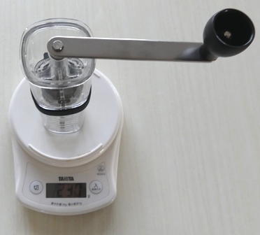 hario（ハリオ）のコーヒーミル・スマートGの重さを計測