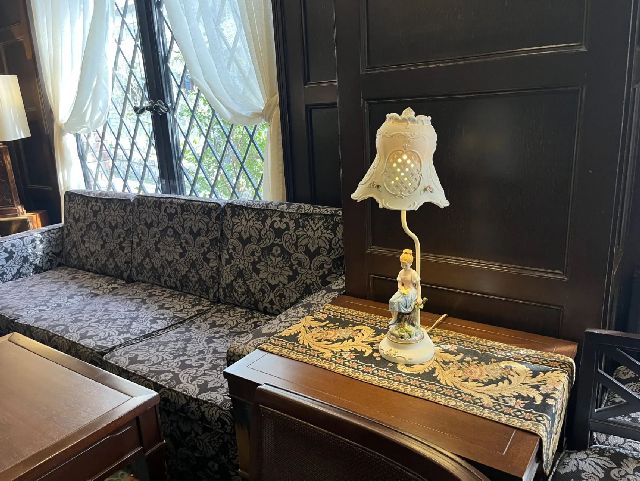 にしむら珈琲店北野坂店の少女のランプ