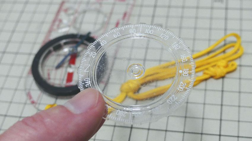 登山コンパスのオイル再充填修理
